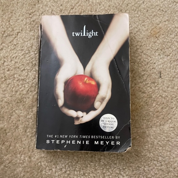 All 4 Twilight books by Stephanie Meyer - Picture 11 of 11